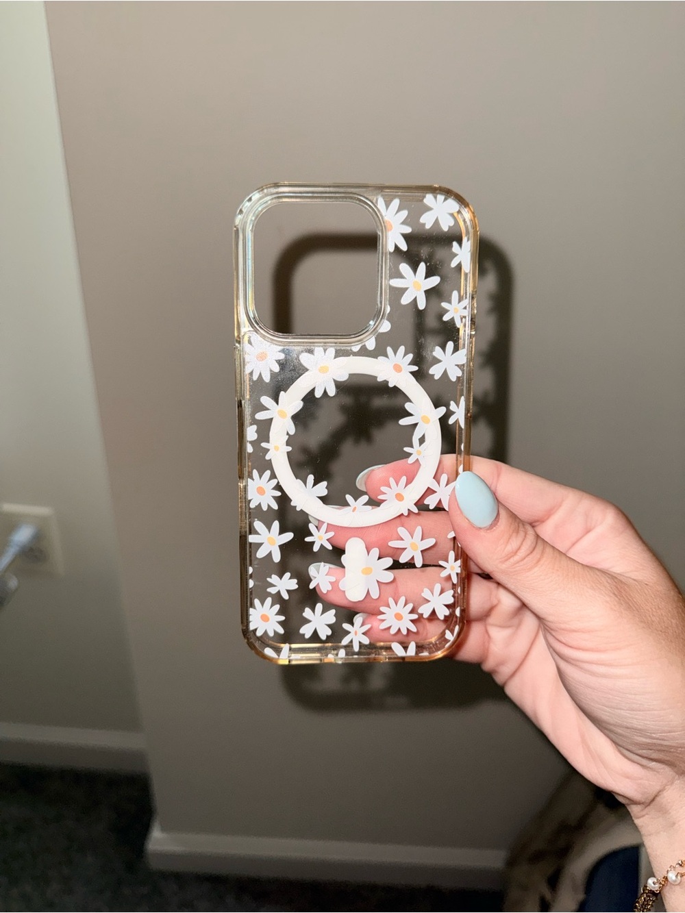 IPhone 16 pro. Clear Daisy Print Phone Case with Ring Grip - White
